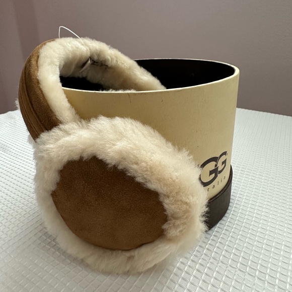 SOLD New Ugg Sheep Skin Shearling EarMuffs Natural Color Adults Buckle $75 - Picture 11 of 11